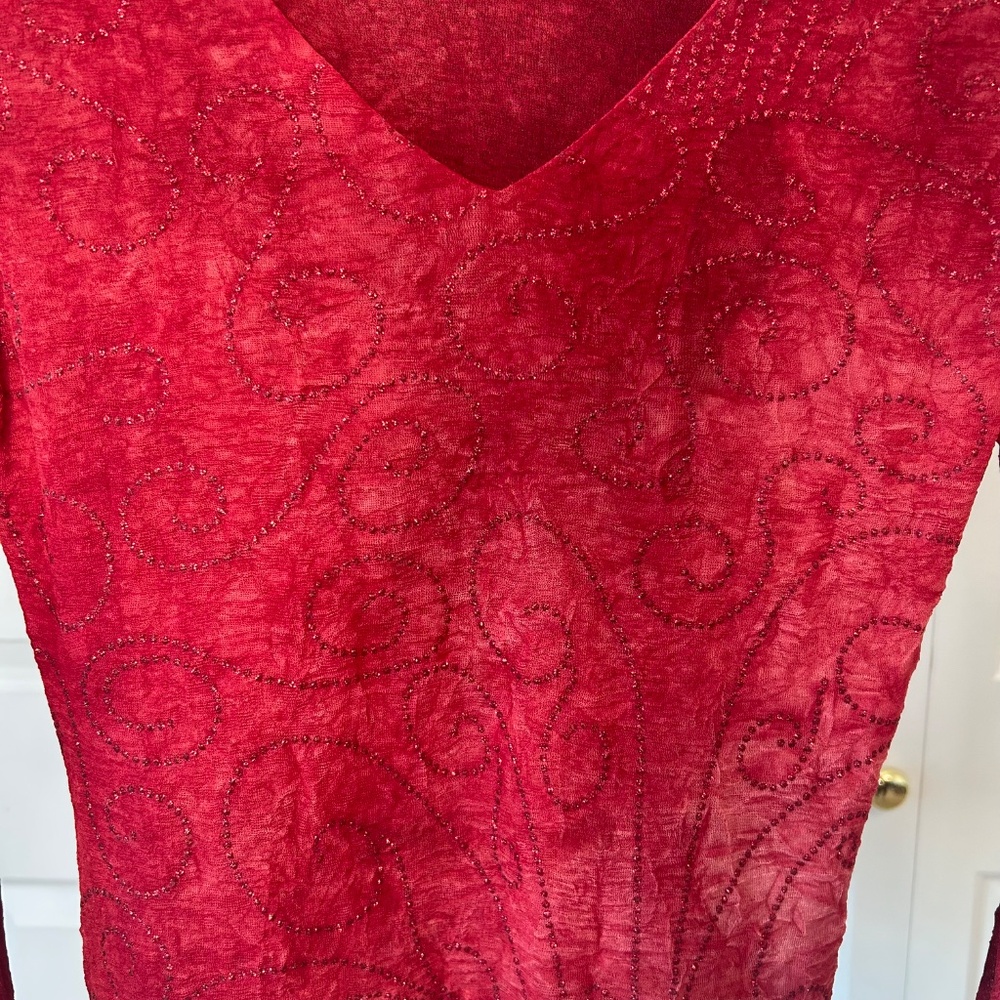 Hailee Red Shirt with Glitter Swirls, V Neck and 3/4 Sleeves Size L - Picture 6 of 12
